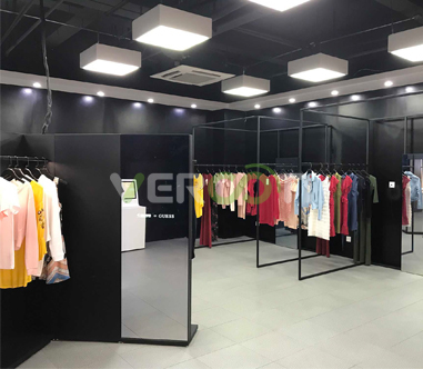 Espelho de vestir inteligente em looks da moda